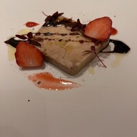 プリミ・バチ - フォアグラと無花果のテリーヌ 苺とヴィンコットソース