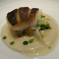 マスドラヴァンド - 魚料理はマナガツオとか。脂がふわふわなスズキ目の白身で火加減が素晴らしく