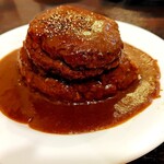 いずみバーグ - ななめからメガバーグカリー