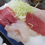 松野や - 刺身盛りは、スズキ、メバル、マグロ