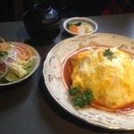 レストラン三澤亭 - 2014.7.10　オムライス☆　１３５０円　（ランチ　サラダ、味噌汁、漬物付）