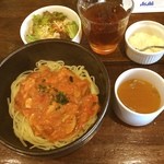 ジャパリア・レグナ - 今日のお昼は、ボロネーゼソースのパスタランチ。前回ちょっと少なく感じたので、今回は大盛りにしてみました。これで600円、美味しかったけど量はちょっと多かったかな？^^