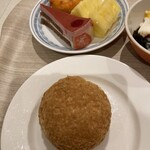 グランドメルキュール - コロッケみたいな顔をしたシュークリームです❣️