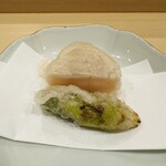 鮨桂太 - 帆立と蕗の薹の天ぷら