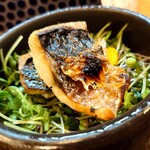 酒ト飯 ヤマダ - 鯖と貝割の土鍋ご飯