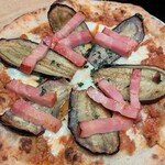 ピザ マーレ - 【ナスとベーコンのミートピザ】１０５０円