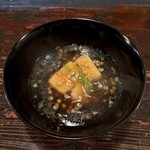 酒盃 - 自家製揚げ出し豆腐、揚げ茄子の餡かけ蕎麦の実入り