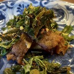 鎌倉 北じま - 近江牛ランプ炭火焼き 揚げた山菜 卵黄ソース
      揚げた蕗の薹の苦味、それからランプの旨みがゆっくりジワジワと攻めてきます。
      卵黄ソースを付けると濃厚さが加わり、悶絶級の美味しさでした！