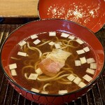 鎌倉 北じま - ミンク鯨のラーメン
      北嶋さんの定番的なラーメン！
      昨年のボヤから12月にはいただけなかっただけに、復活した事がとても嬉しいですね♪