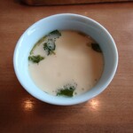 胡友 - ◯茶碗蒸し
プルプルな仕上がりは好みで良い感じ♪

醤油と顆粒出汁感ある味わいで
椎茸、三つ葉の具材で
それぞれの味わいも出ていて美味しい