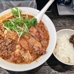 ぶち屋 - 排骨担担麺＋サービスライス（と高菜）