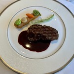 上野精養軒本店 グリル - 国産牛フィレ肉のグリエ　赤ワインソース　野菜のエクレア仕立て(＋1,500円）