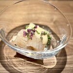 日本料理FUJI - この白ミル貝が、またまた素晴らしい！
      貝の旨味の濃さと、爽やかな黄身酢とが好相性♪
      贅沢すぎる…(^^)