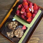 パティスリー リョーコ - メルベイユ(上)とキャラドゥ(下)