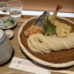 切麦や 甚六 - 全体