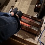 川豊 本店 - 掘り炬燵の下の足元を温めるヒーター