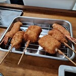 串かつ晴 - えび、ささみの梅しそ巻き、じゃがバター