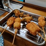 串かつ晴 - ささみの梅しそ巻き、じゃがバター、うずら玉子、キスの三つ葉巻き