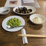 キッチン ブルー グローブ - ムール貝も運ばれる