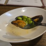 キッチン ブルー グローブ - むき枝豆とムール貝