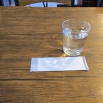 キッチン ブルー グローブ - まずは冷やたんか運ばれ、ドリンクを注文