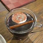 キッチン ブルー グローブ - シナモンスティック、レモンが見えます