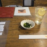 キッチン ブルー グローブ - 直ぐに、お通しが運ばれる