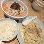 希須林 - ▪️担々つけ麺(太麺300g)¥1.150→¥1.200
      　※辛さ3段階からセレクト(中辛)
      　※ご飯無料(お代わりも無料)
      　※土日限定から土曜限定へ(日曜は定休日へ)
      　※野菜多め可能