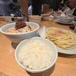 希須林 - ▪️担々つけ麺(太麺300g)¥1.150→¥1.200
      　※辛さ3段階からセレクト(中辛)
      　※ご飯無料(お代わりも無料)
      　※土日限定から土曜限定へ(日曜は定休日へ)
      　※野菜多め可能