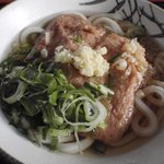 手打麺や 大島 - うどん１玉＋油揚げ、薬味は天かす、葱、おろし生姜