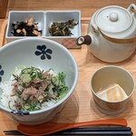 和食屋の惣菜えん - だし茶漬け＋肉うどん えん コレド日本橋店 鯵のたたき 香味和え 税込890円 小盛