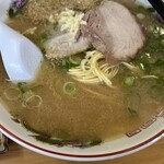 江ちゃんラーメン - スープにいい感じの膜が…✌︎('ω')✌︎