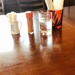 蕎麦 雅 - テーブルにアクリル板