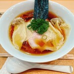 飯田商店 - わんたん入りしょうゆらぁ麺