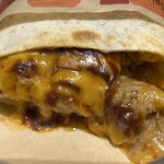 スターバックスコーヒー - 料理写真:スパイシーポーク&チェダーチーズ ホットトルティーヤ