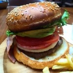 ニューヨークグランドキッチン - クラッシックアボカドバーガー！
      見た目は美味しそう・・だけど。