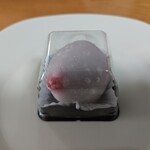 お菓子処　丸岡家 - いちご餅  350円