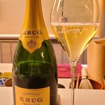 道人 - お酒⑤クリュッグ・グランド・キュヴェ172エディションNV(シャンパーニュ、フランス)
      葡萄品種:ピノ・ノワール、ピノ・ネロ、シャルドネ、ピノ・ムニエ
      同行の方の振る舞い酒、m(_ _)m