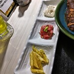 海鮮居酒屋 善進丸 - 3連小鉢(ネギトロ付き)