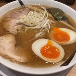 らーめん やまふじ - やまふじラーメン（ちぢれ麺）