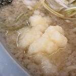 ラーメン青木亭 - 卓上のニンニクでパンチアップ٩( ''ω'' )و