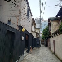神楽坂 和食 千 - かくれんぼ横丁。狭い路地の両側に、いわゆる “いい店” がひしめいている。