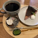 GOOD LUCK - スイーツセット。お芋のバスクチーズケーキ。　　　
      長過ぎるスプーン（笑）