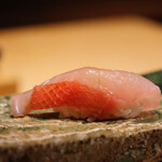 鮨処 一石三鳥 - ［握り］金目鯛