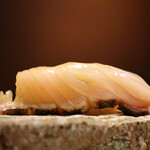 鮨処 一石三鳥 - ［握り］サワラ