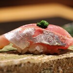 鮨処 一石三鳥 - ［握り］アジ