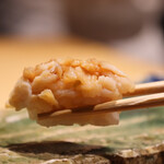 鮨処 一石三鳥 - ［握り］煮ホタテ