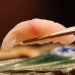 鮨処 一石三鳥 - ［握り］白甘鯛