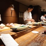 鮨処 一石三鳥 - 内観