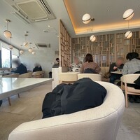 高山庭 - 店内はモダンで明るい